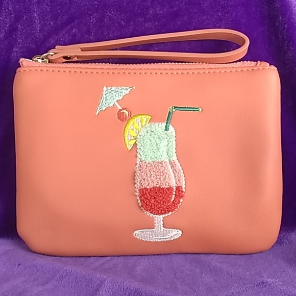 Ladies' NWOT Old Navy Pink Leather-like Wristlet - Picture 1 of 7